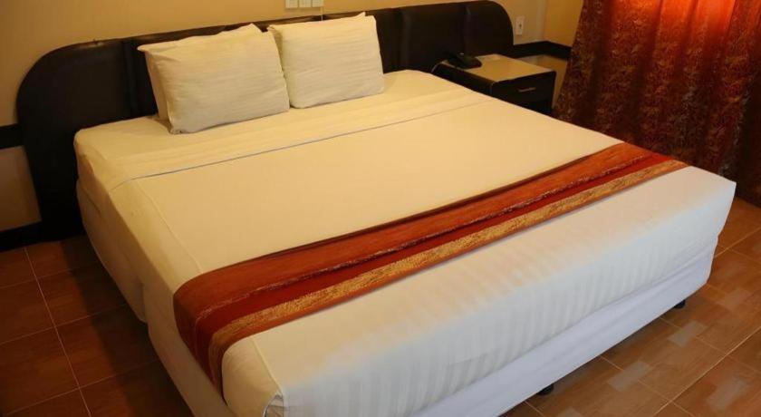 Holiday Spa Hotel Cebu Esterno foto