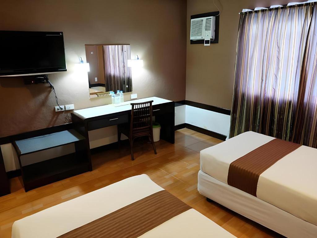 Holiday Spa Hotel Cebu Esterno foto