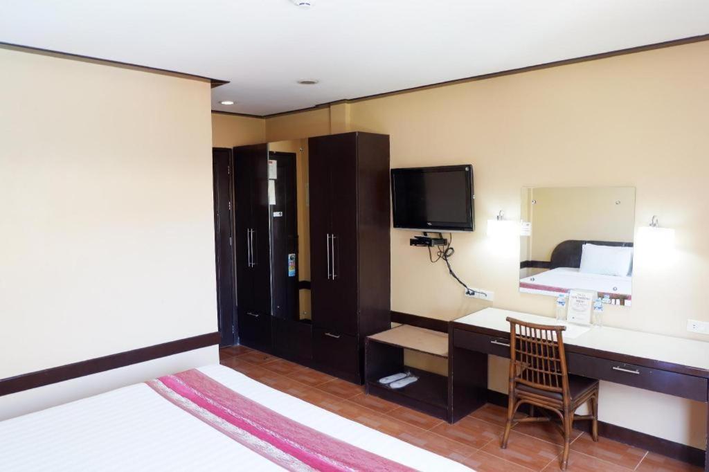 Holiday Spa Hotel Cebu Esterno foto