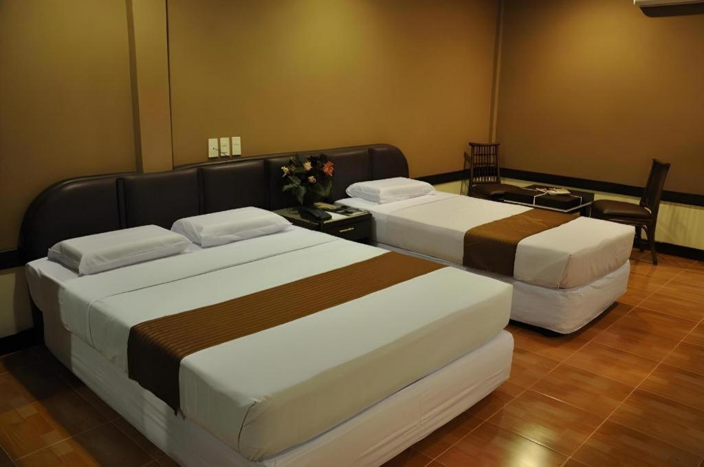 Holiday Spa Hotel Cebu Esterno foto