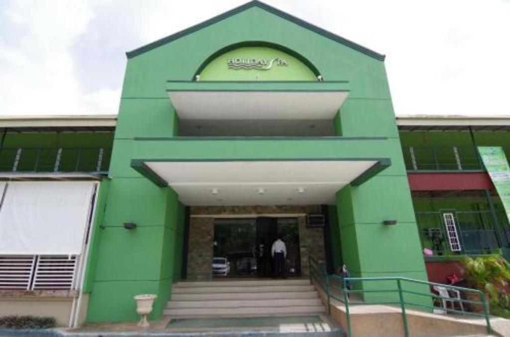 Holiday Spa Hotel Cebu Esterno foto