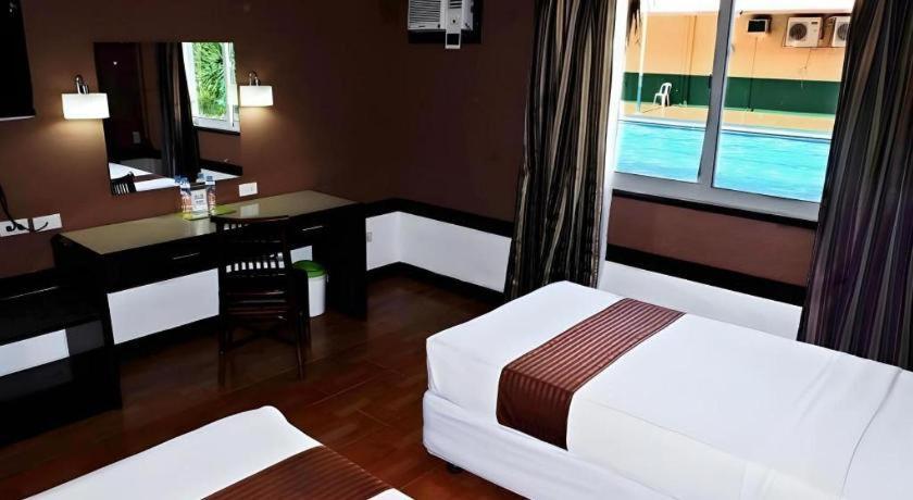 Holiday Spa Hotel Cebu Esterno foto