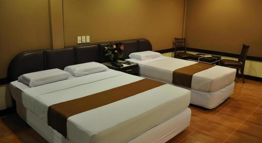 Holiday Spa Hotel Cebu Esterno foto