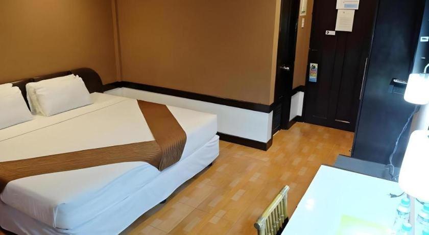 Holiday Spa Hotel Cebu Esterno foto