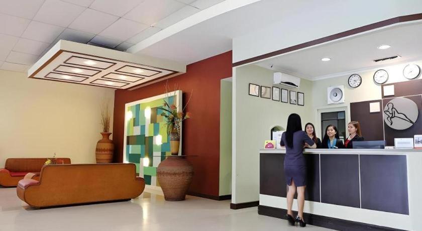 Holiday Spa Hotel Cebu Esterno foto
